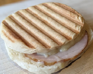 ハムチーズ　520円